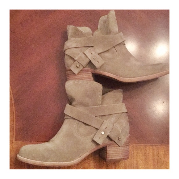 nude uggs